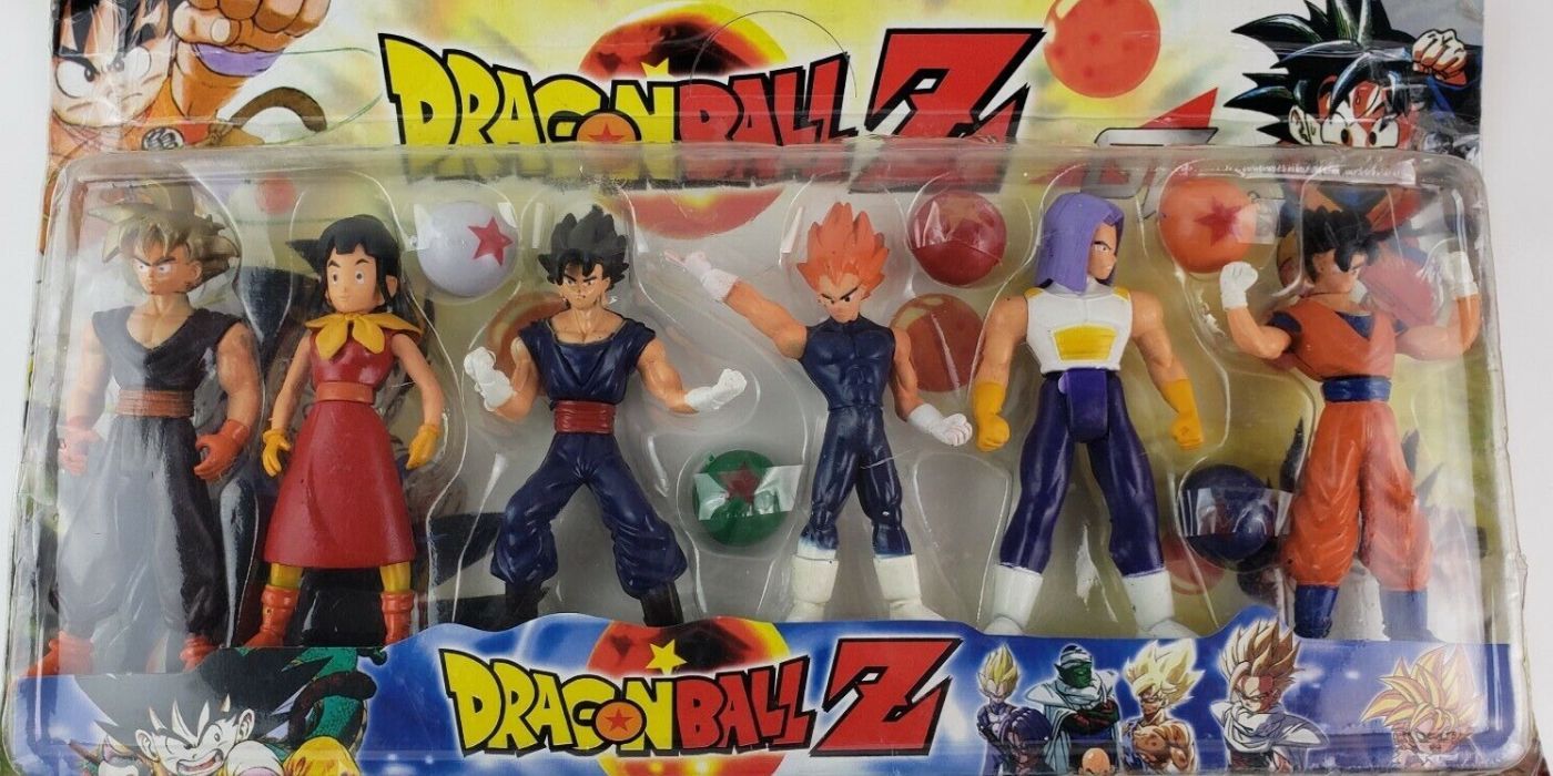 Figuras piratas de DBZ com arte de embalagem apresentando o jovem Goku de Dragon Ball.